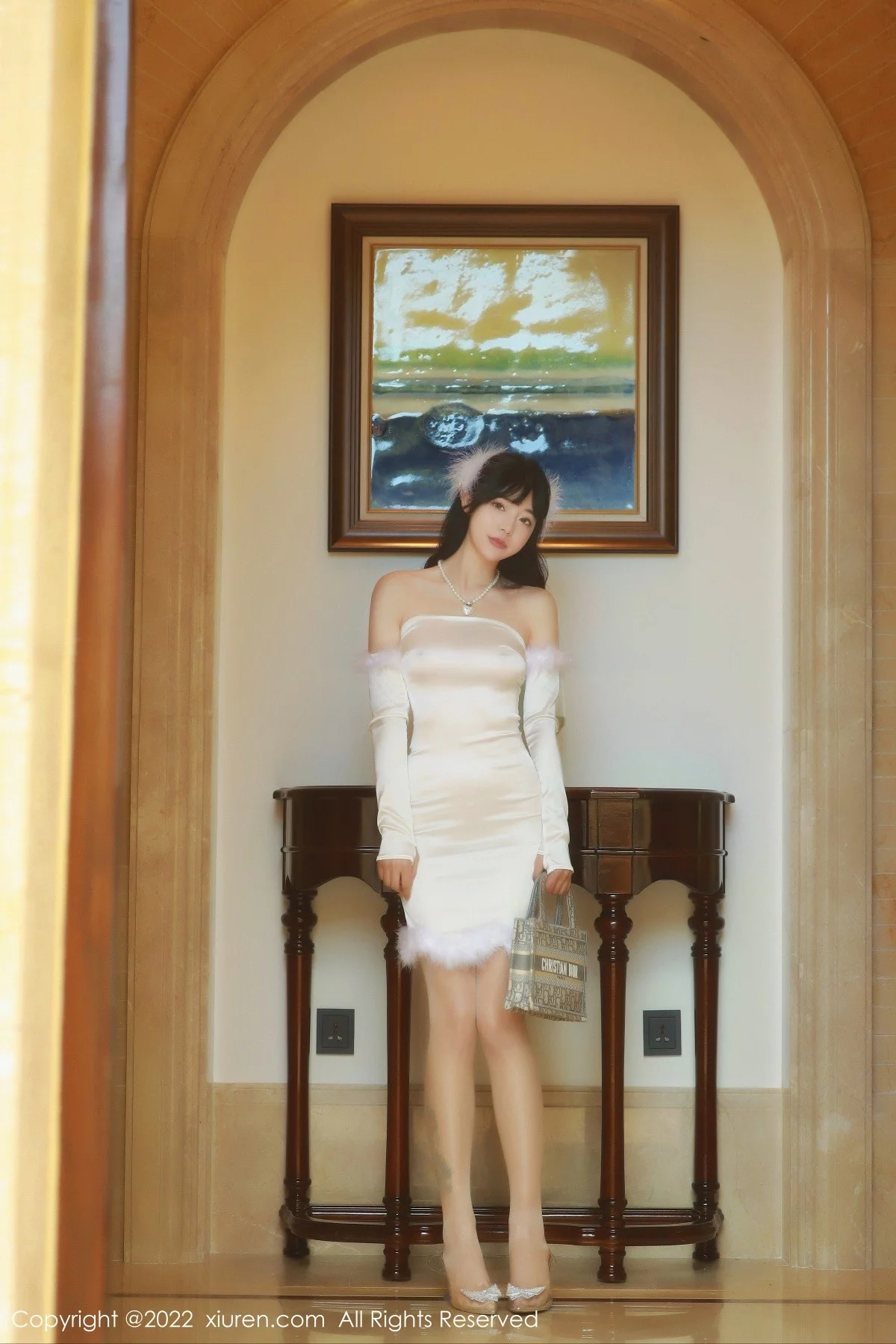 [[XiuRen秀人网]秀人网]No.4645_模特佘贝拉bella海南岛旅拍精致露肩米色连衣裙秀翘臀诱惑写真74P