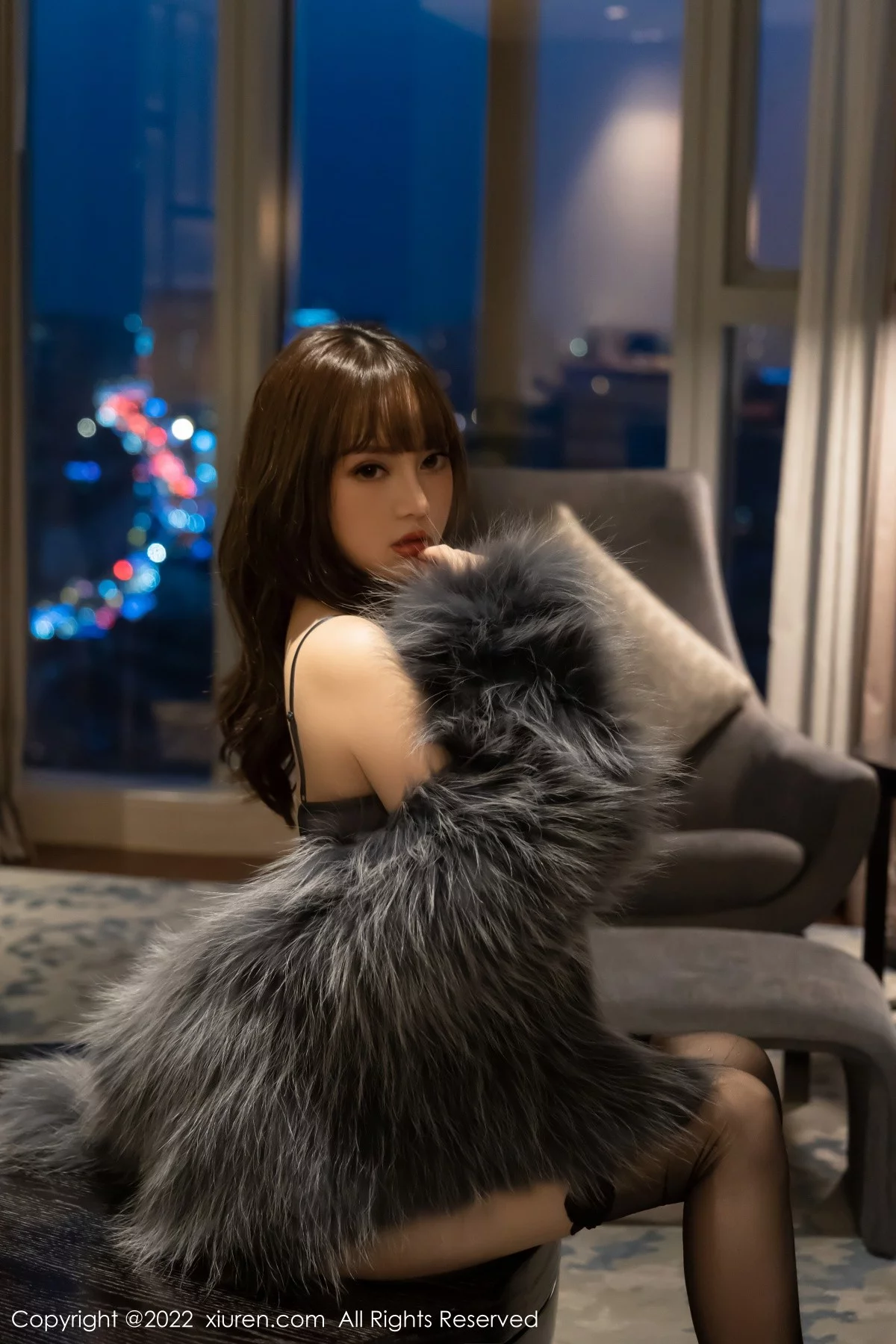 [[XiuRen秀人网]秀人网]No.4644_模特豆瓣酱私房深色皮草露黑色缕空内衣配蕾丝袜丰满诱惑写真72P
