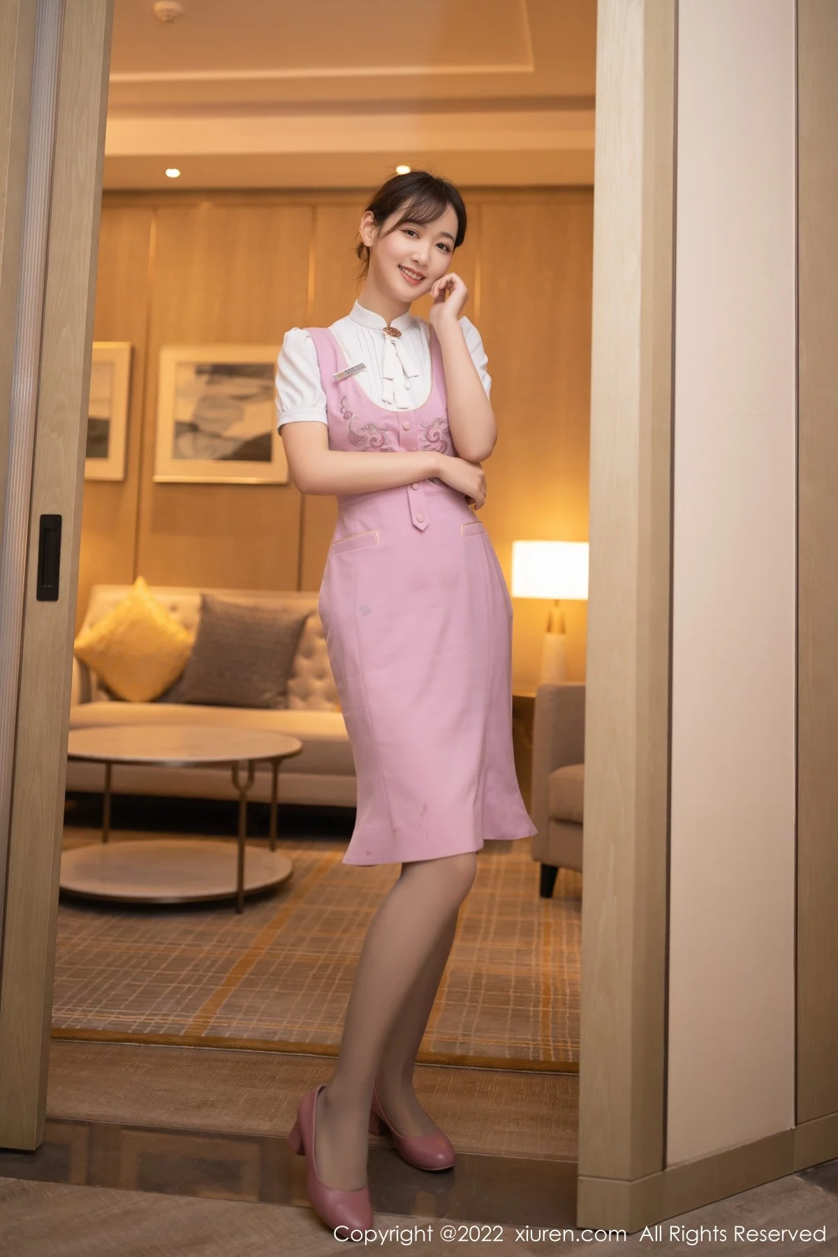 [[XiuRen秀人网]秀人网]No.4647_模特唐安琪珠三角旅拍空姐角色扮演淡粉色内衣配丝袜诱惑写真85P