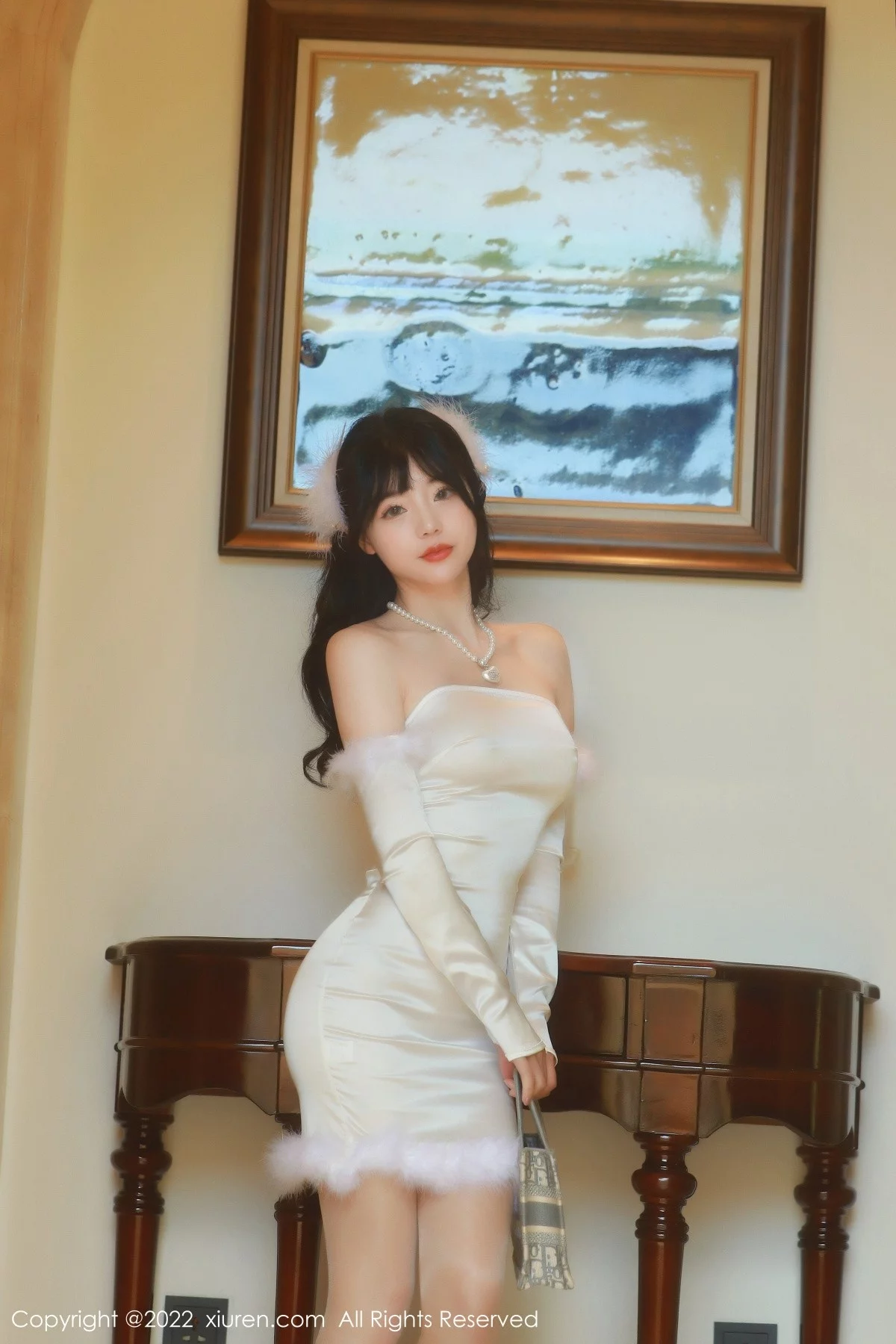 [[XiuRen秀人网]秀人网]No.4645_模特佘贝拉bella海南岛旅拍精致露肩米色连衣裙秀翘臀诱惑写真74P