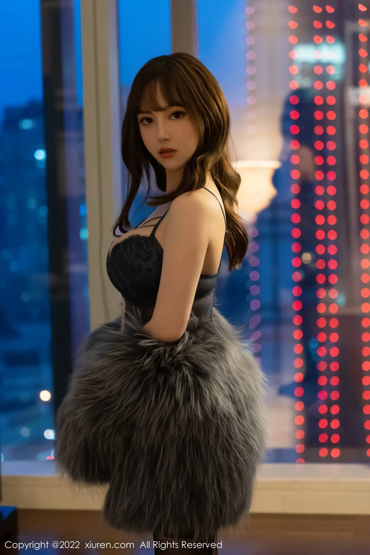 [[XiuRen秀人网]秀人网]No.4644_模特豆瓣酱私房深色皮草露黑色缕空内衣配蕾丝袜丰满诱惑写真72P