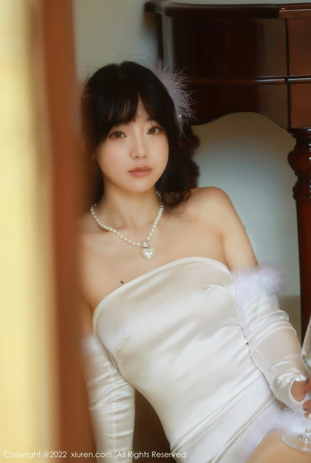 [[XiuRen秀人网]秀人网]No.4645_模特佘贝拉bella海南岛旅拍精致露肩米色连衣裙秀翘臀诱惑写真74P