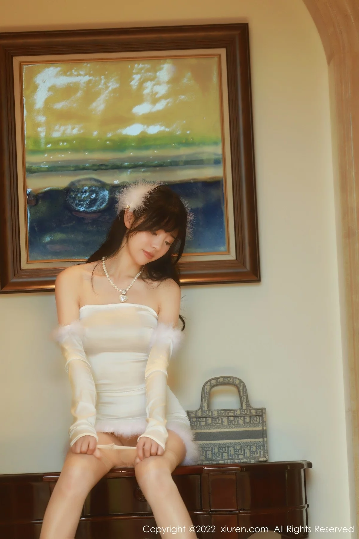 [[XiuRen秀人网]秀人网]No.4645_模特佘贝拉bella海南岛旅拍精致露肩米色连衣裙秀翘臀诱惑写真74P