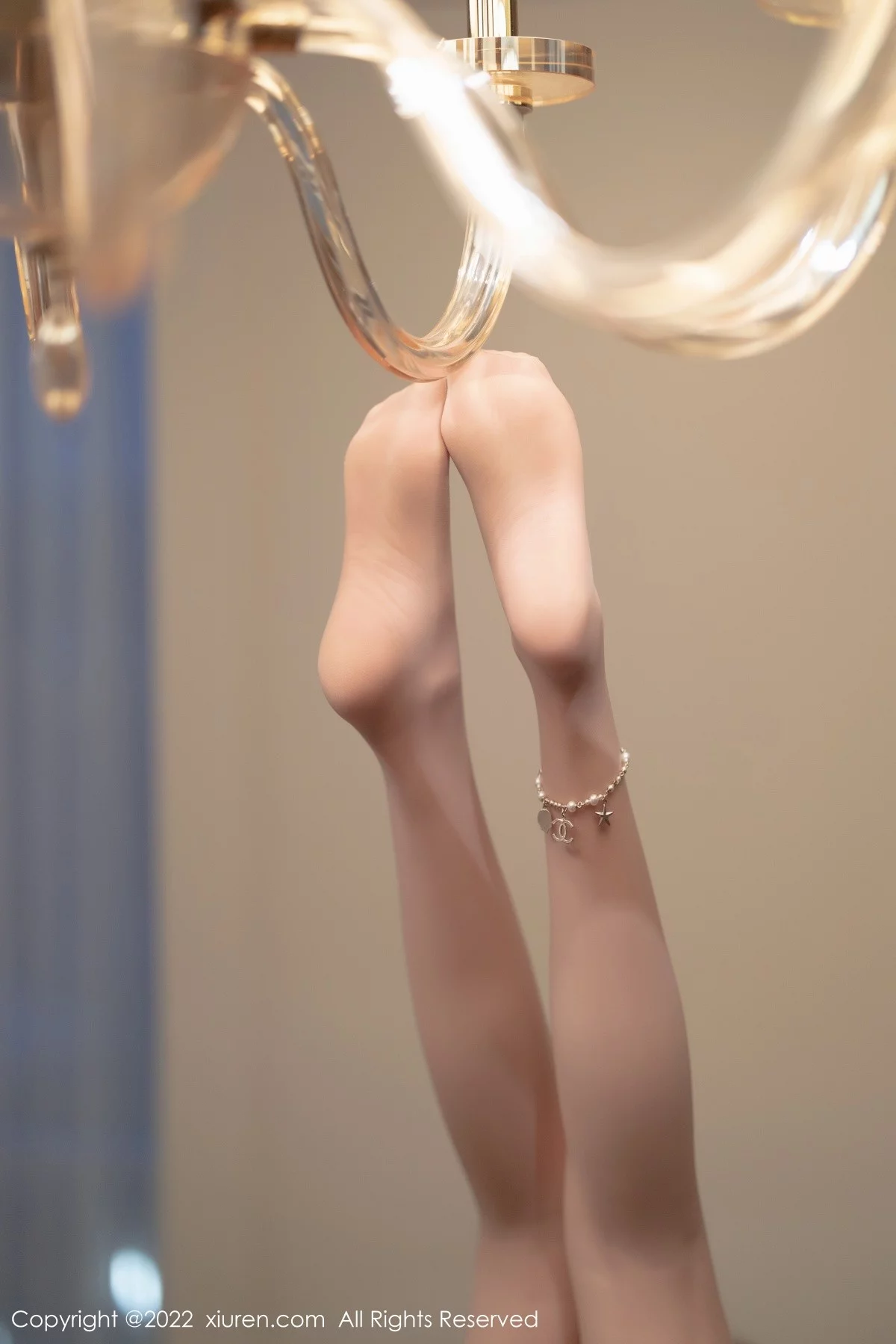 [[XiuRen秀人网]秀人网]No.4654_女神杨晨晨Yome淡黄色上衣配长裙原色丝袜秀完美身材诱惑写真77P