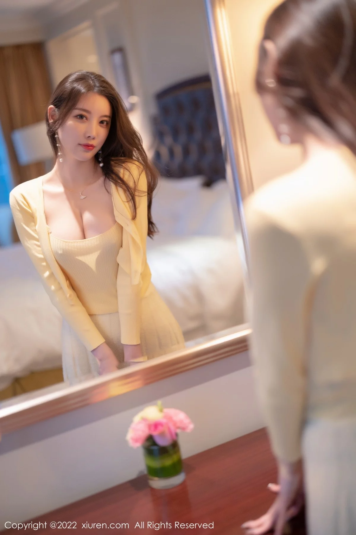 [[XiuRen秀人网]秀人网]No.4654_女神杨晨晨Yome淡黄色上衣配长裙原色丝袜秀完美身材诱惑写真77P