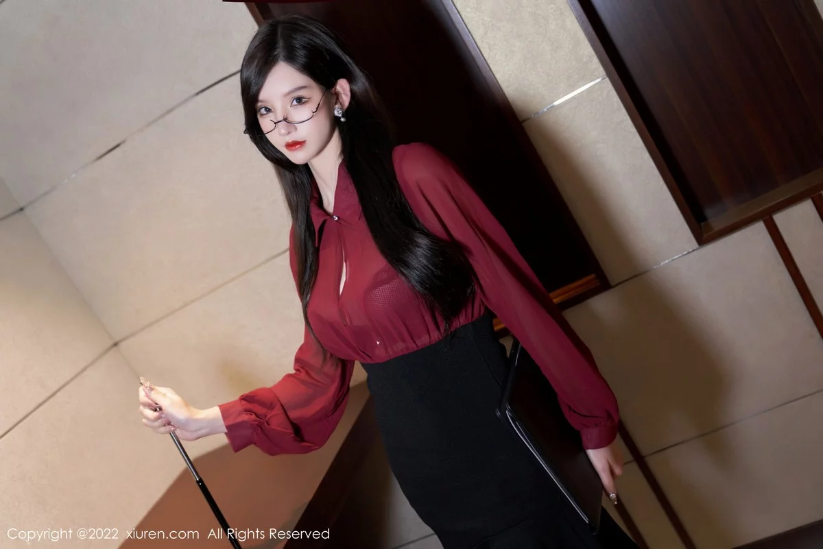 [[XiuRen秀人网]秀人网]No.4659_女神周于希Sally红色轻透上衣配黑短裙露蕾丝内衣极致魅惑写真69P