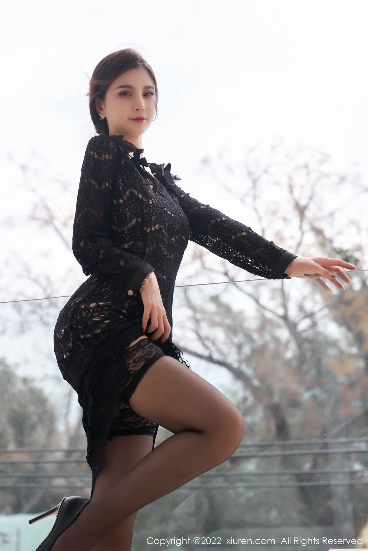 [[XiuRen秀人网]秀人网]No.4668_模特小蛮妖Yummy三亚旅拍黑缕空服饰配蕾丝吊袜极致魅惑写真68P