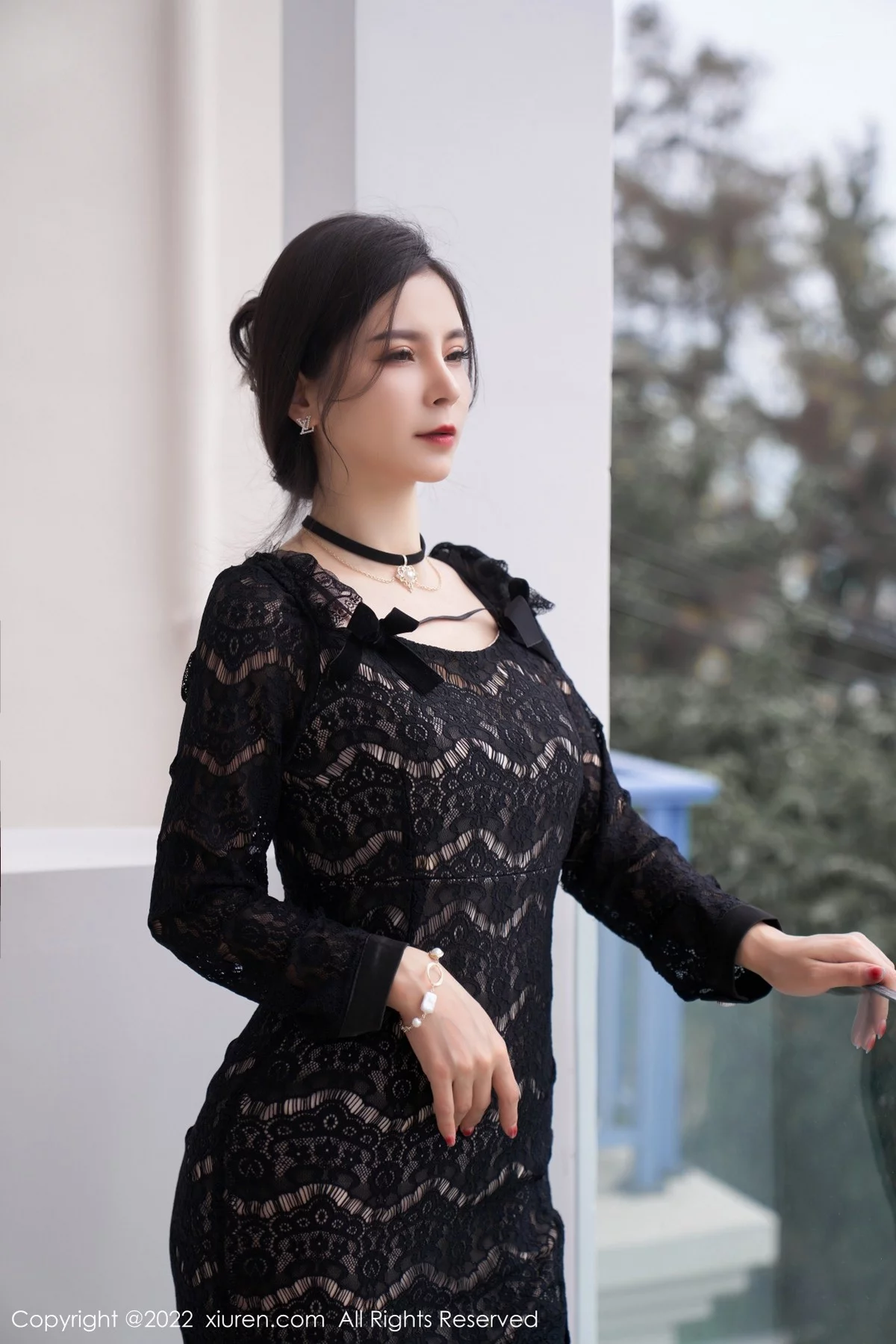 [[XiuRen秀人网]秀人网]No.4668_模特小蛮妖Yummy三亚旅拍黑缕空服饰配蕾丝吊袜极致魅惑写真68P