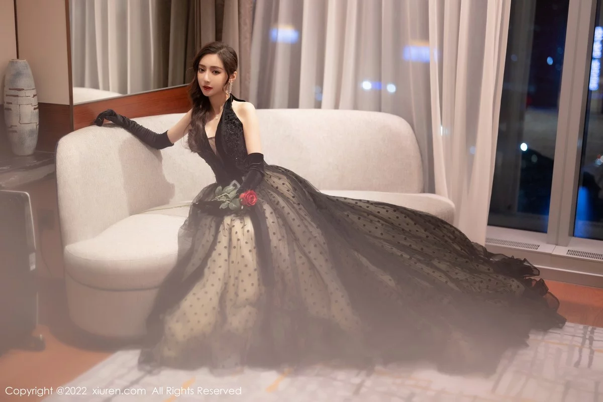 [[XiuRen秀人网]秀人网]No.4673_女神王馨瑶yanni性感黑长裙+红色蕾丝服饰秀完美身材诱惑写真70P