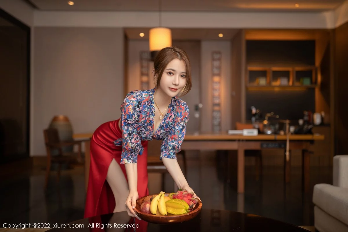 [[XiuRen秀人网]秀人网]No.4674_模特鱼子酱Fish三亚旅拍花纹上衣配红裙子露蕾丝内衣诱惑写真74P