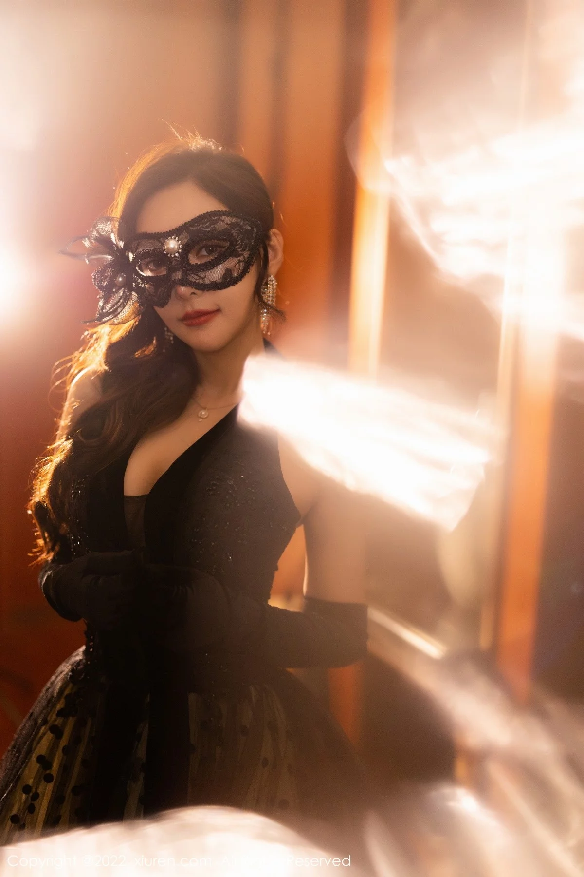 [[XiuRen秀人网]秀人网]No.4673_女神王馨瑶yanni性感黑长裙+红色蕾丝服饰秀完美身材诱惑写真70P