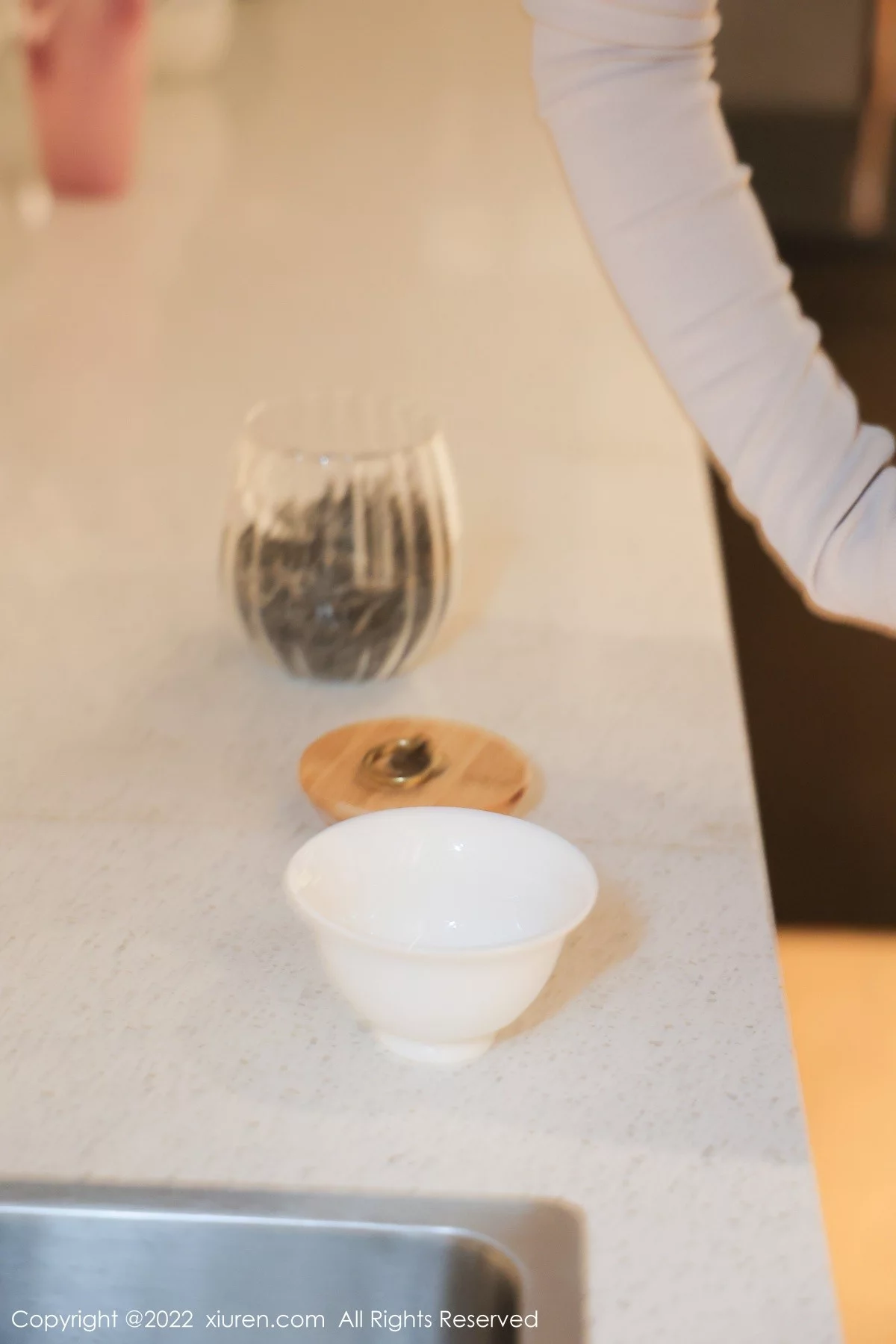 [[XiuRen秀人网]秀人网]No.4671_模特汐汐baby三亚旅拍酒店场景轻透上衣配吊带裙性感迷人写真92P