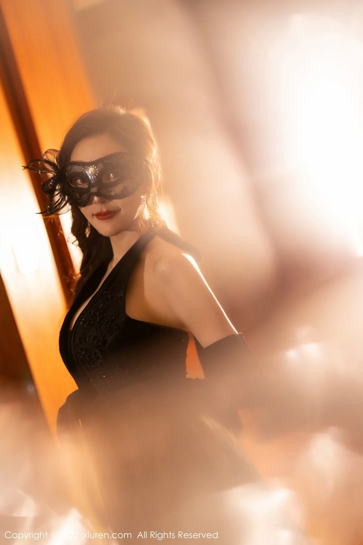 [[XiuRen秀人网]秀人网]No.4673_女神王馨瑶yanni性感黑长裙+红色蕾丝服饰秀完美身材诱惑写真70P