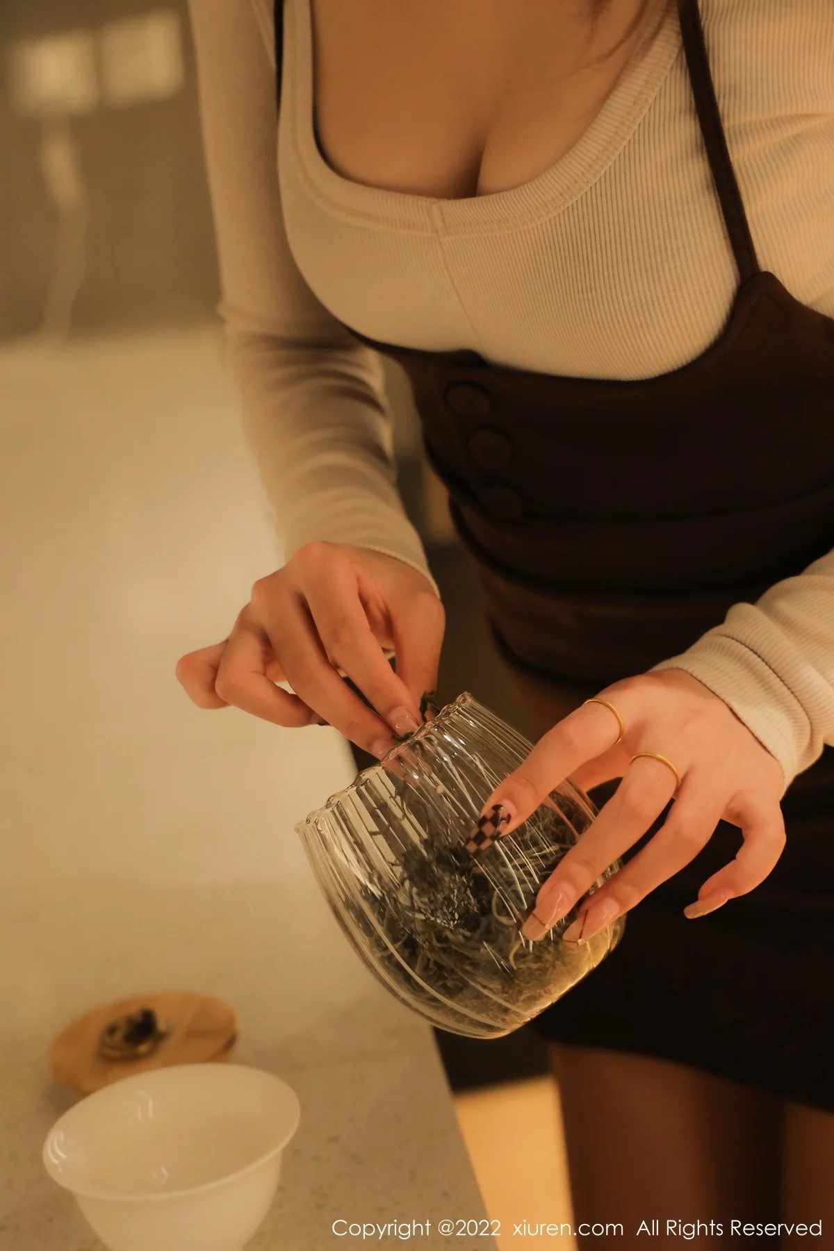 [[XiuRen秀人网]秀人网]No.4671_模特汐汐baby三亚旅拍酒店场景轻透上衣配吊带裙性感迷人写真92P