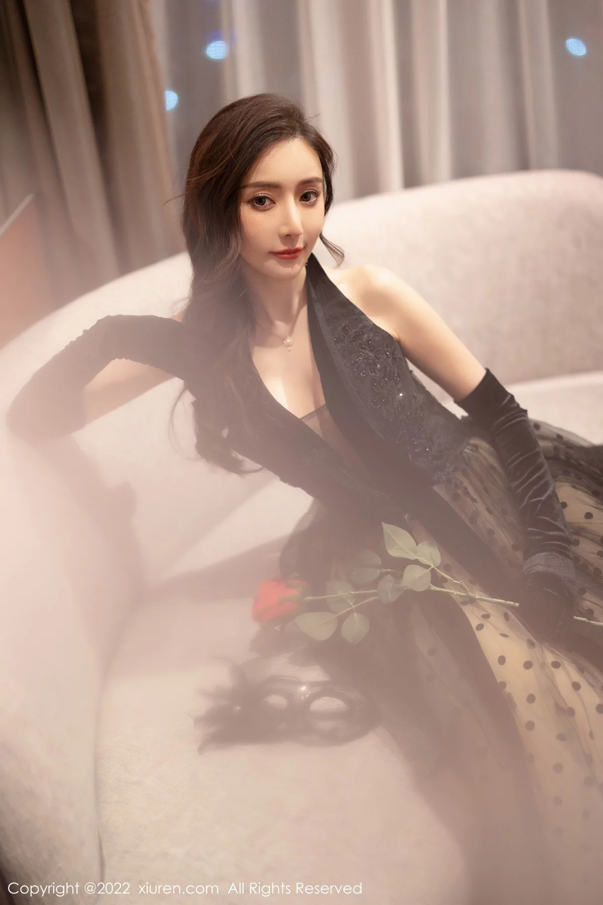 [[XiuRen秀人网]秀人网]No.4673_女神王馨瑶yanni性感黑长裙+红色蕾丝服饰秀完美身材诱惑写真70P