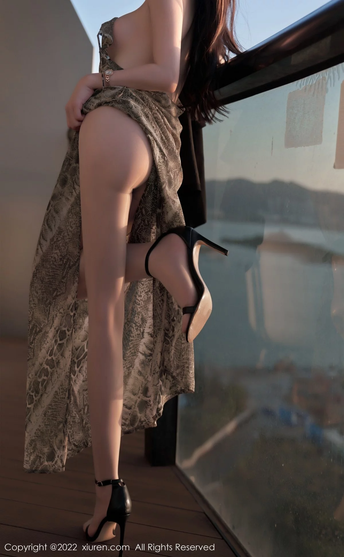 [[XiuRen秀人网]秀人网]No.4676_女神周于希Sally三亚旅拍吊带裙配肉丝裤袜秀惹火身材诱惑写真64P