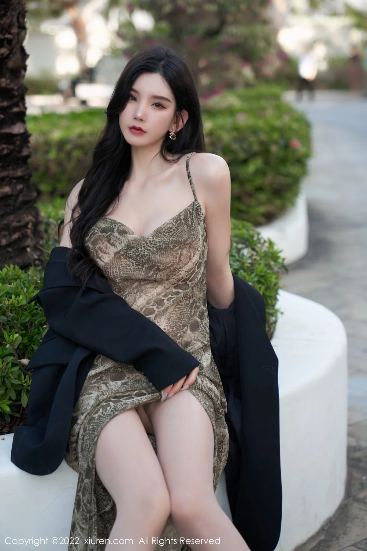 [[XiuRen秀人网]秀人网]No.4676_女神周于希Sally三亚旅拍吊带裙配肉丝裤袜秀惹火身材诱惑写真64P