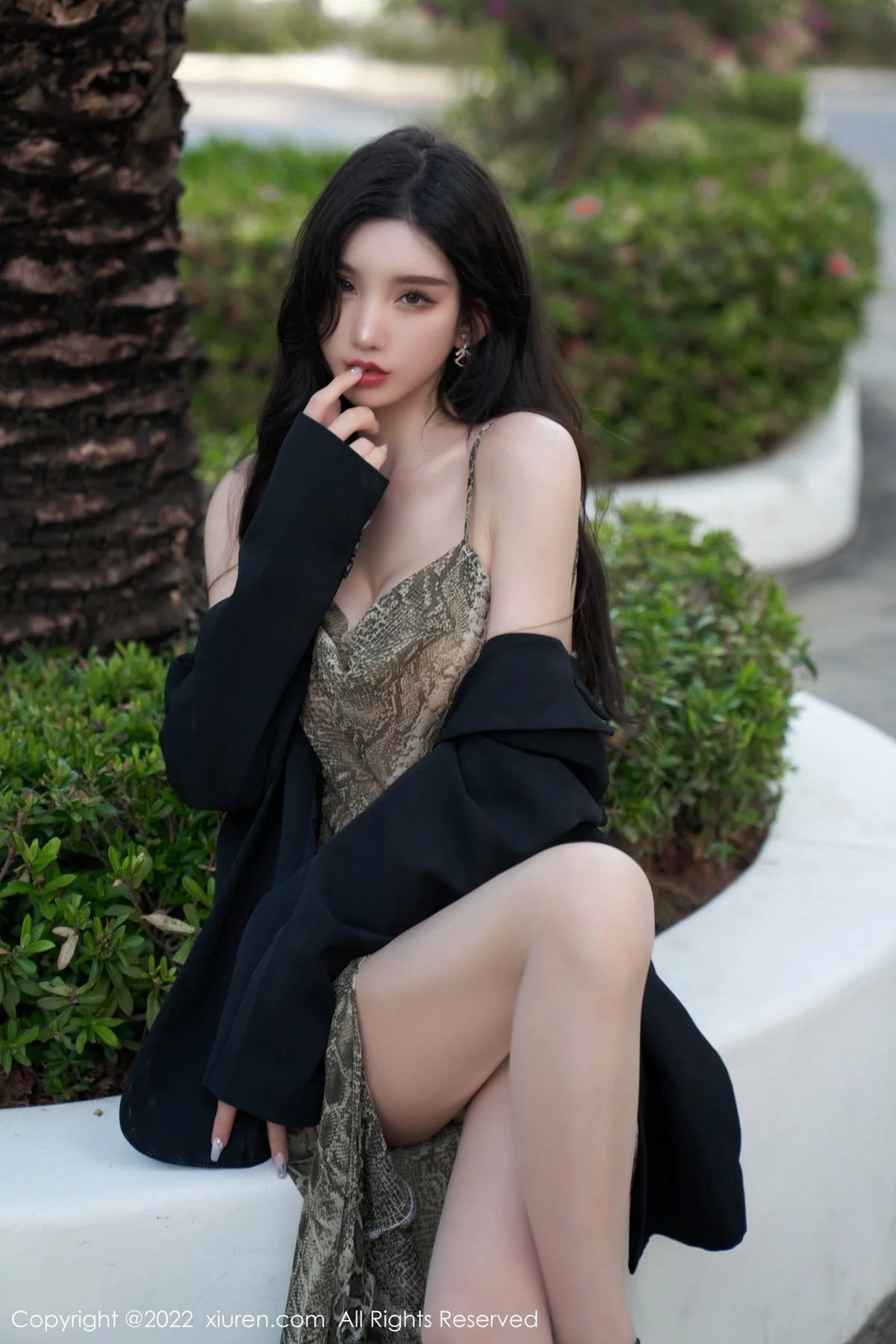 [[XiuRen秀人网]秀人网]No.4676_女神周于希Sally三亚旅拍吊带裙配肉丝裤袜秀惹火身材诱惑写真64P