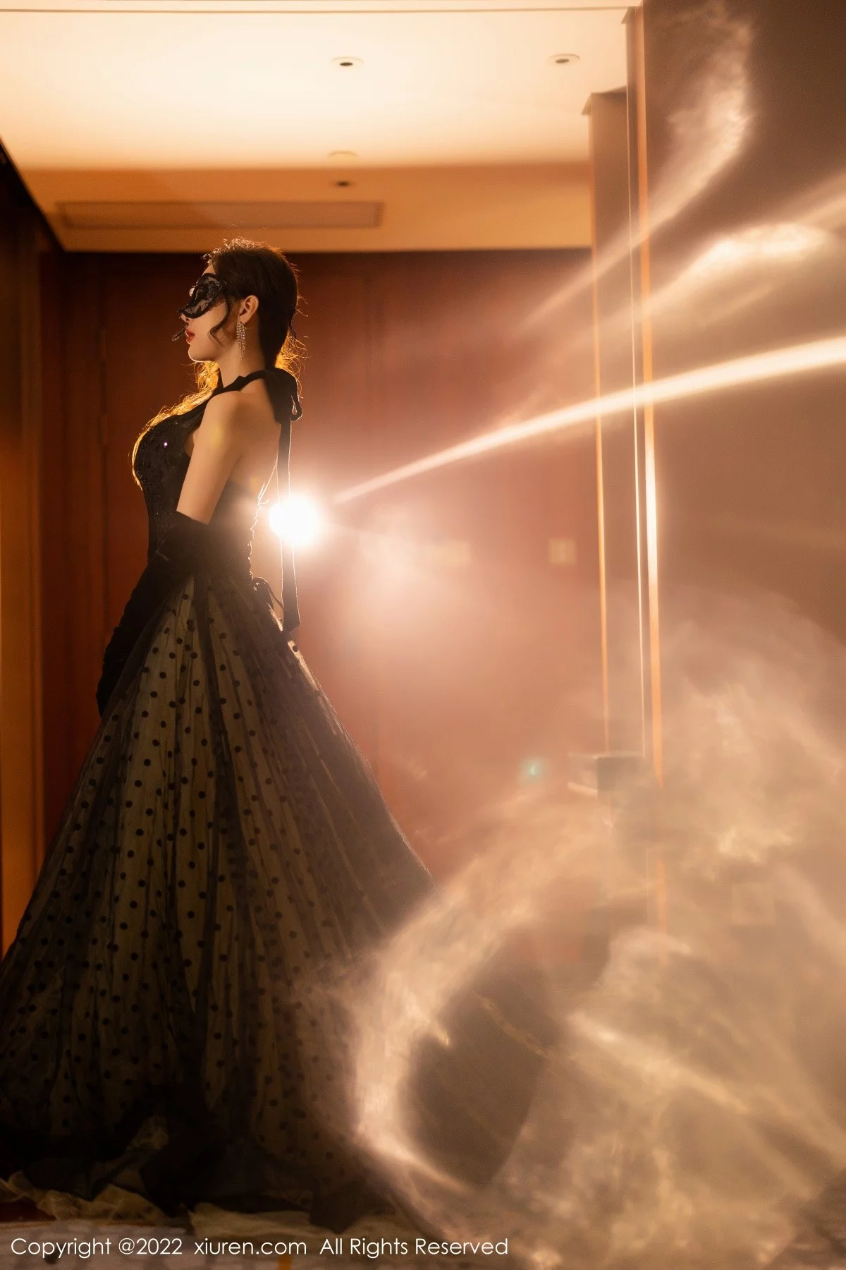 [[XiuRen秀人网]秀人网]No.4673_女神王馨瑶yanni性感黑长裙+红色蕾丝服饰秀完美身材诱惑写真70P