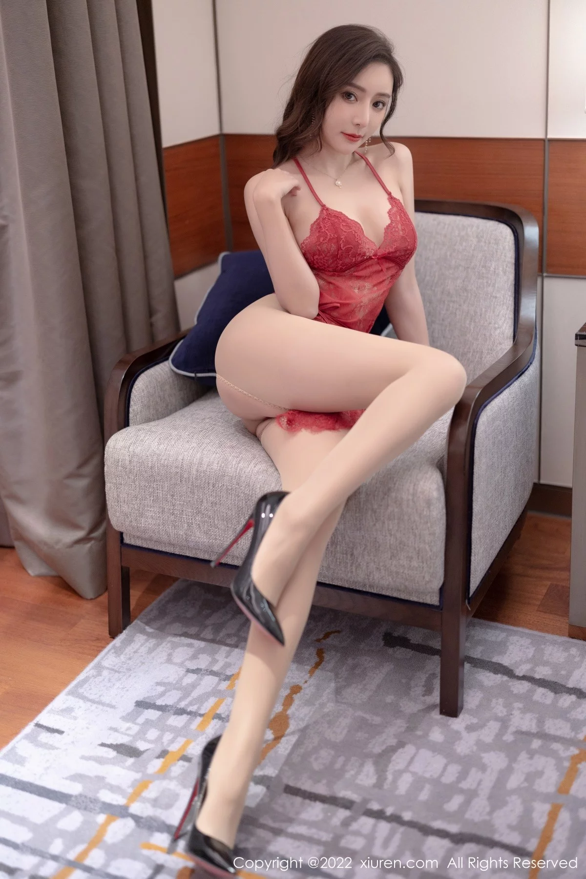 [[XiuRen秀人网]秀人网]No.4673_女神王馨瑶yanni性感黑长裙+红色蕾丝服饰秀完美身材诱惑写真70P