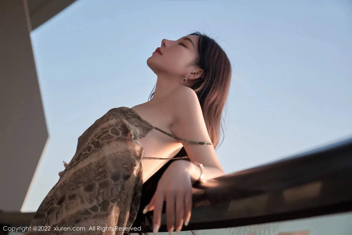 [[XiuRen秀人网]秀人网]No.4676_女神周于希Sally三亚旅拍吊带裙配肉丝裤袜秀惹火身材诱惑写真64P