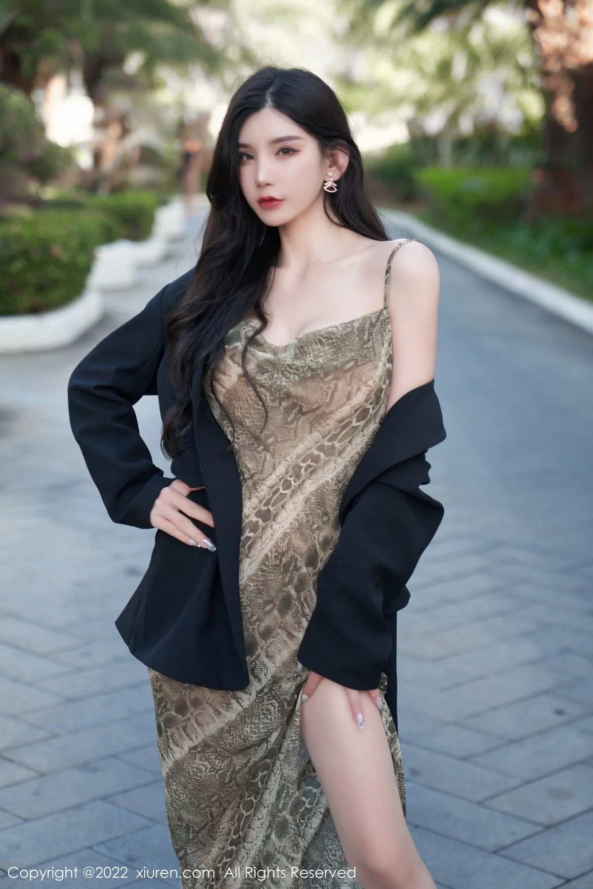 [[XiuRen秀人网]秀人网]No.4676_女神周于希Sally三亚旅拍吊带裙配肉丝裤袜秀惹火身材诱惑写真64P