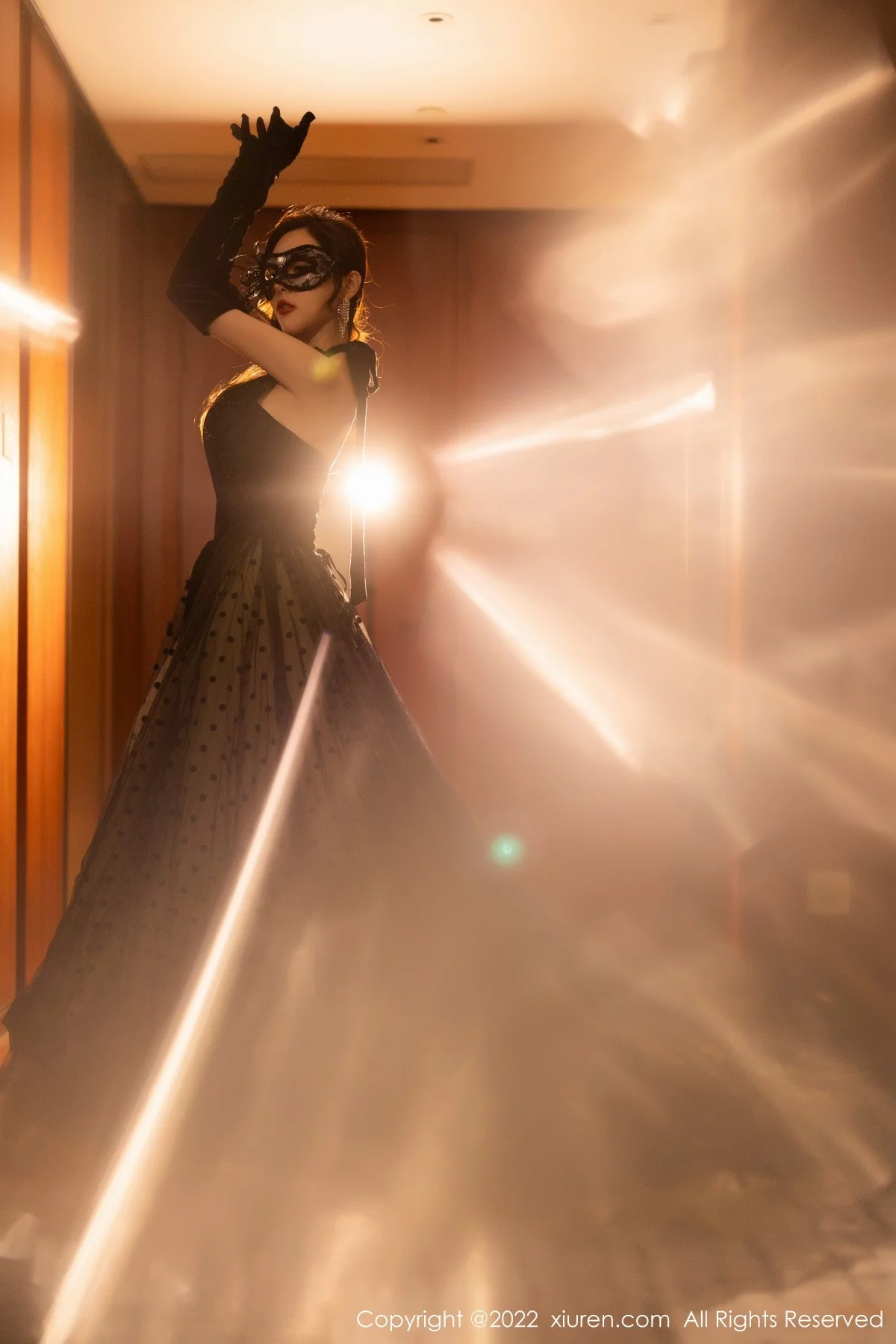 [[XiuRen秀人网]秀人网]No.4673_女神王馨瑶yanni性感黑长裙+红色蕾丝服饰秀完美身材诱惑写真70P