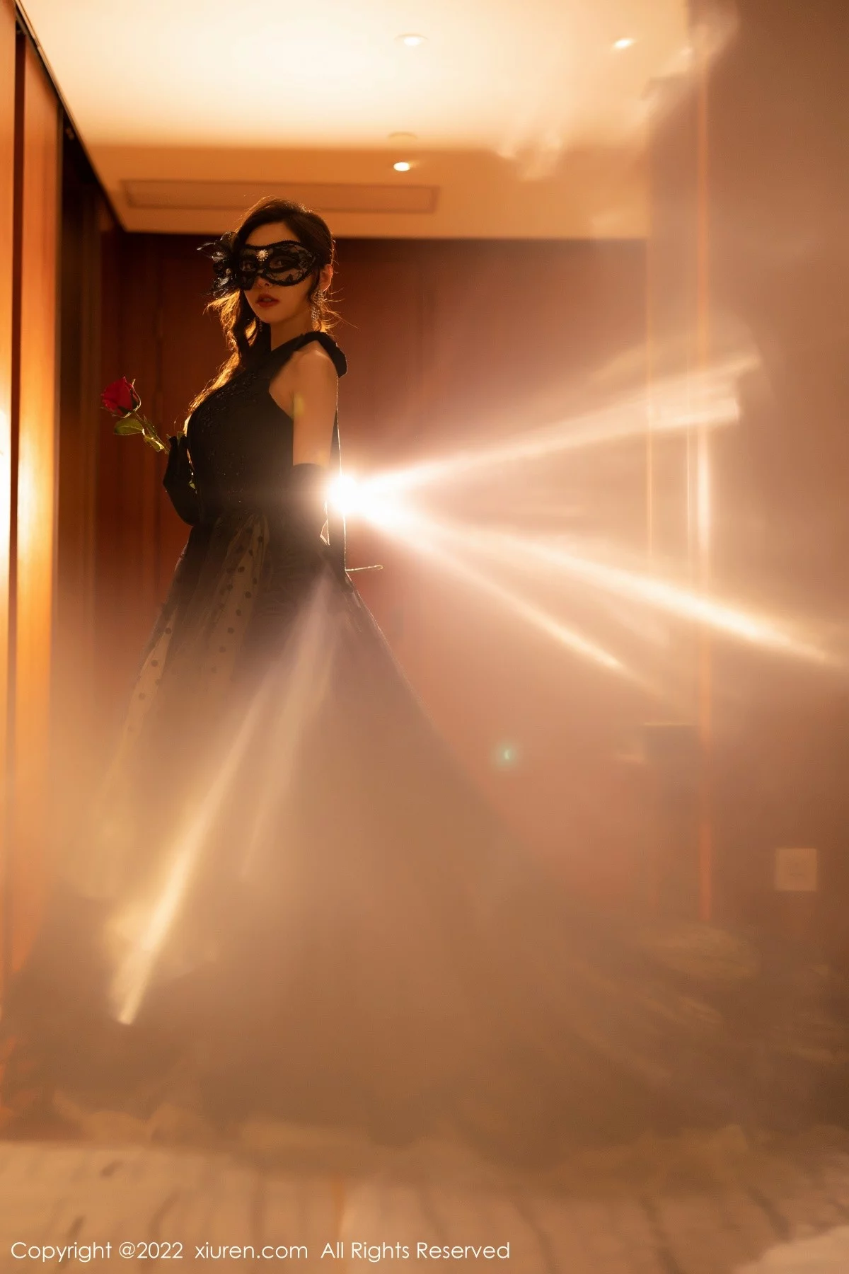 [[XiuRen秀人网]秀人网]No.4673_女神王馨瑶yanni性感黑长裙+红色蕾丝服饰秀完美身材诱惑写真70P