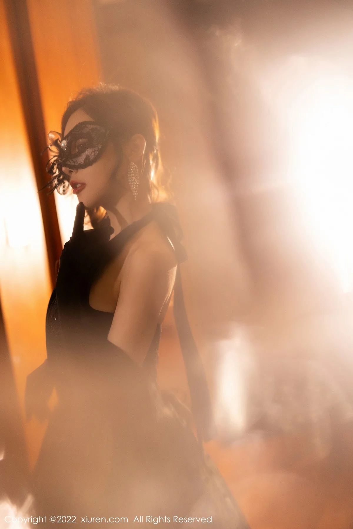 [[XiuRen秀人网]秀人网]No.4673_女神王馨瑶yanni性感黑长裙+红色蕾丝服饰秀完美身材诱惑写真70P