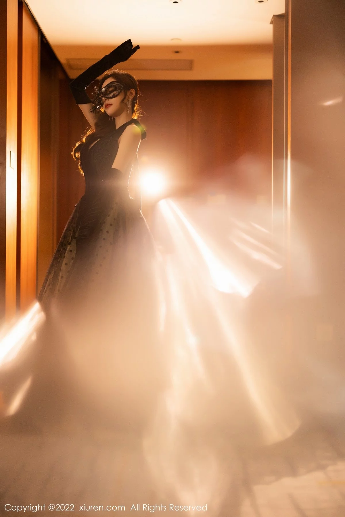 [[XiuRen秀人网]秀人网]No.4673_女神王馨瑶yanni性感黑长裙+红色蕾丝服饰秀完美身材诱惑写真70P