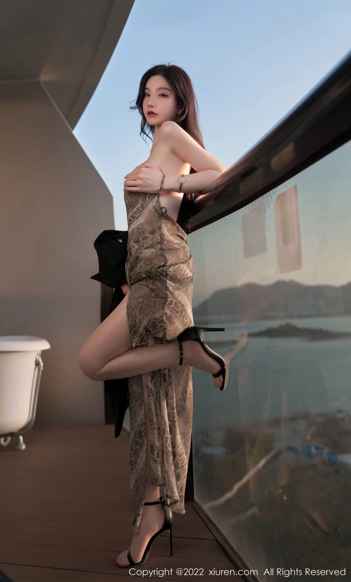 [[XiuRen秀人网]秀人网]No.4676_女神周于希Sally三亚旅拍吊带裙配肉丝裤袜秀惹火身材诱惑写真64P