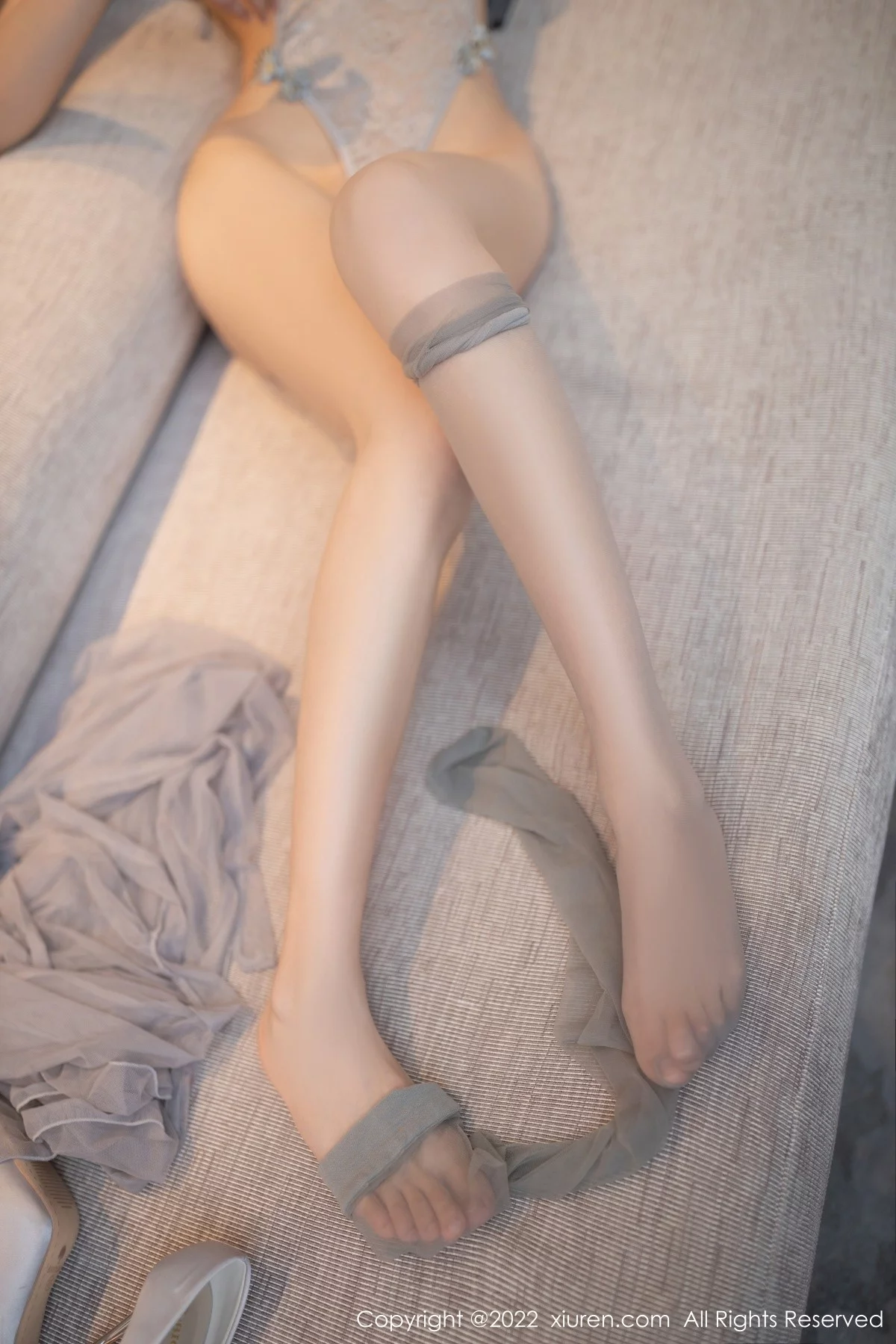 [[XiuRen秀人网]秀人网]No.4592_模特陆萱萱室内场景性感薄纱长裙配诱人灰色丝袜完美诱惑写真78P