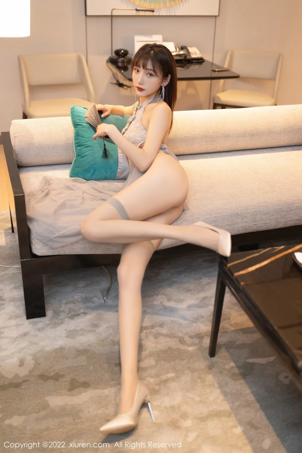 [[XiuRen秀人网]秀人网]No.4592_模特陆萱萱室内场景性感薄纱长裙配诱人灰色丝袜完美诱惑写真78P