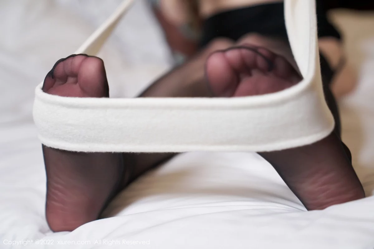 [[XiuRen秀人网]秀人网]No.4594_女神周于希Sally三亚旅拍性感黑色吊裙配黑丝吊袜撩人诱惑写真70P