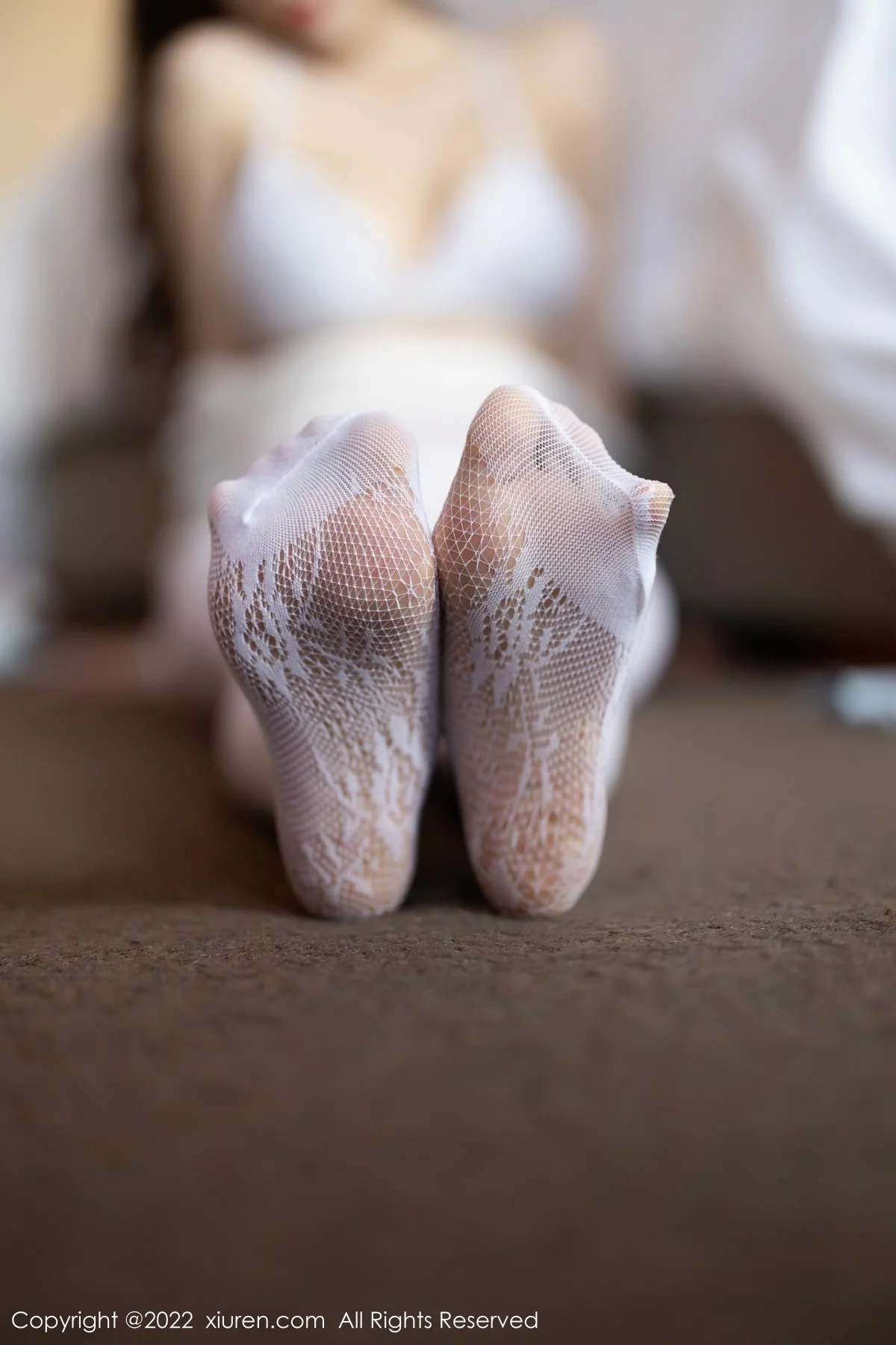 [[XiuRen秀人网]秀人网]No.4682_女神杨晨晨Yome白色收身衣配牛仔裤半脱露蕾丝内衣诱惑写真86P