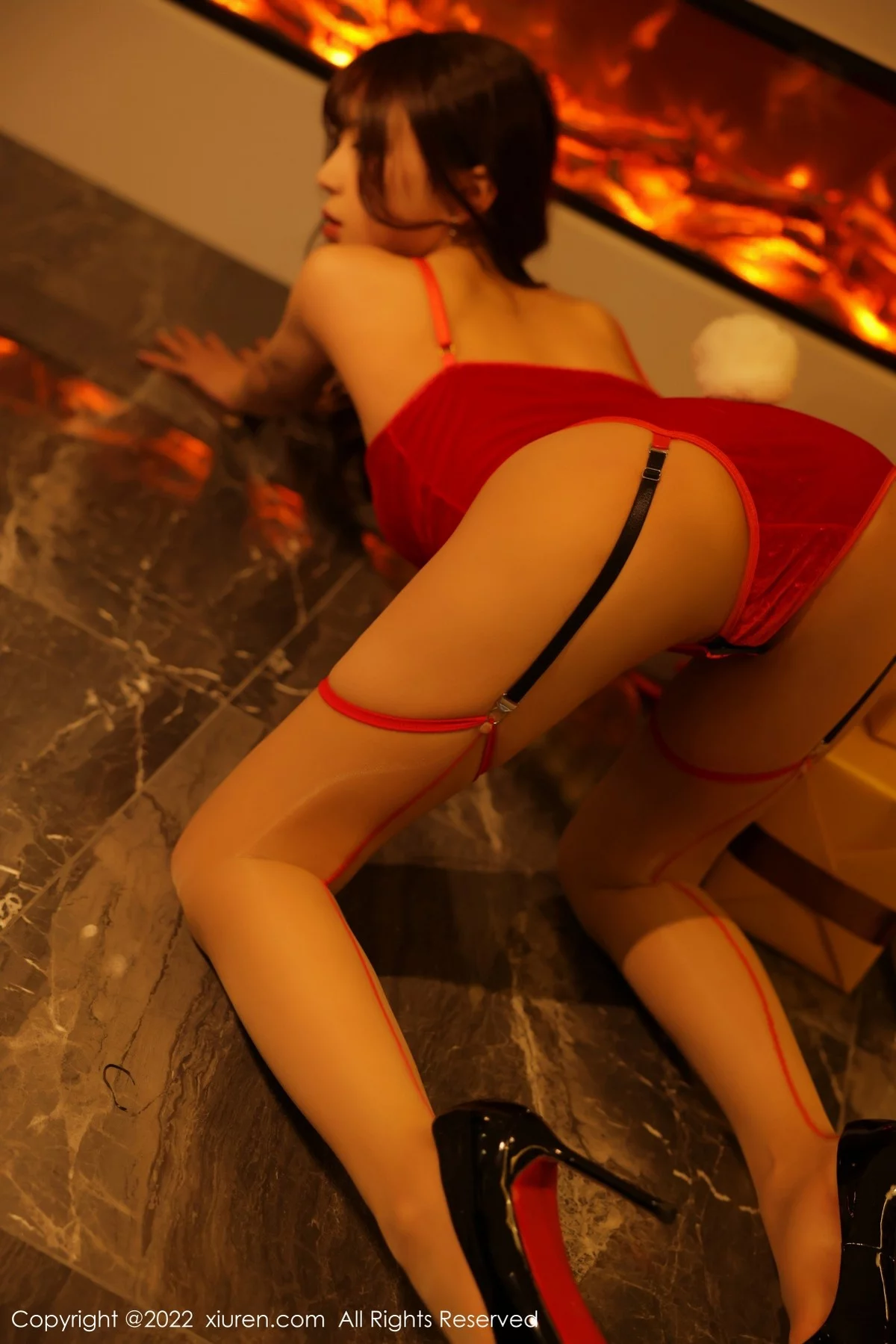 [[XiuRen秀人网]秀人网]No.4686_模特tina_甜仔私房性感红色吊带配闪亮肉丝吊袜完美诱惑写真68P