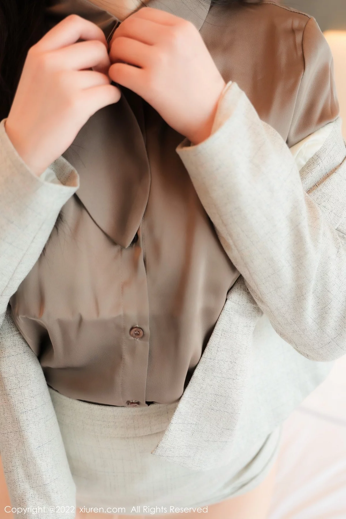 [[XiuRen秀人网]秀人网]No.4689_模特Arude薇薇私房半脱制服露超薄肉丝蕾丝内衣撩人诱惑写真97P