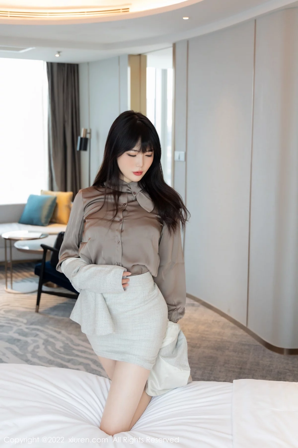 [[XiuRen秀人网]秀人网]No.4689_模特Arude薇薇私房半脱制服露超薄肉丝蕾丝内衣撩人诱惑写真97P