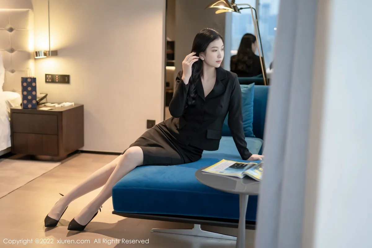 [[XiuRen秀人网]秀人网]No.4690_模特李雅柔182CM职业制服露白色内衣超薄肉丝秀美腿诱惑写真60P