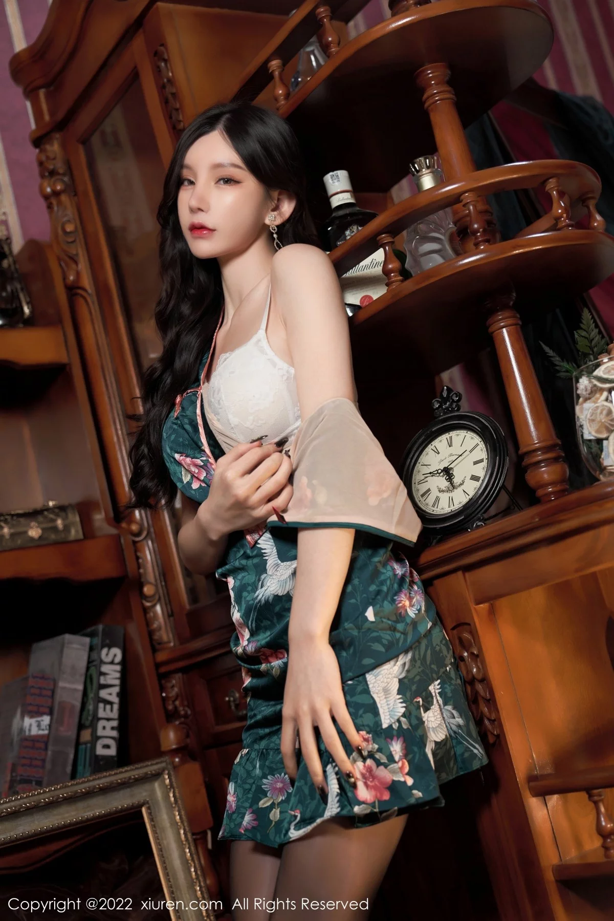 [[XiuRen秀人网]秀人网]No.4695_女神周于希Sally三亚旅拍脱旗袍露性感内衣无内黑丝极致魅惑写真80P