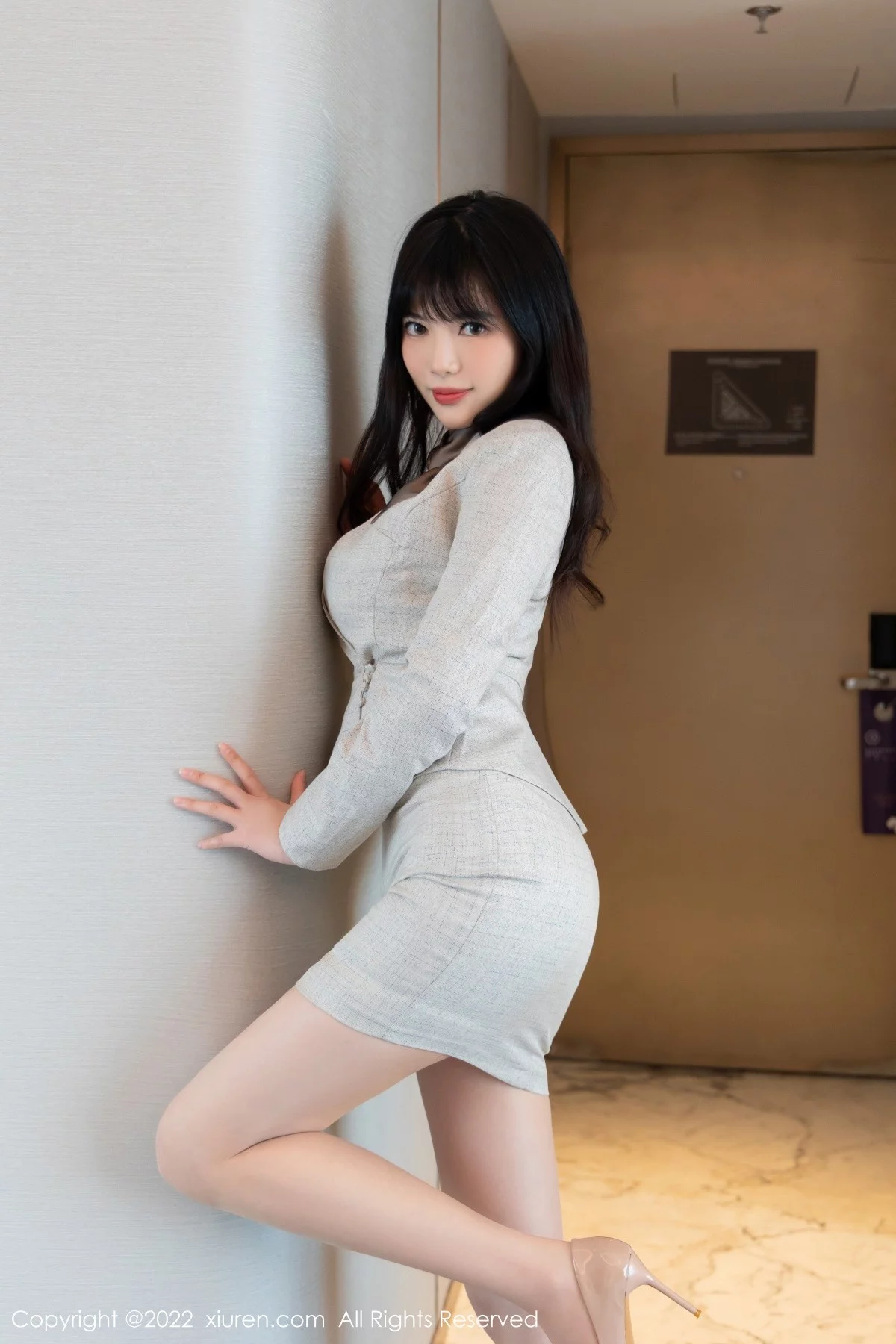 [[XiuRen秀人网]秀人网]No.4689_模特Arude薇薇私房半脱制服露超薄肉丝蕾丝内衣撩人诱惑写真97P