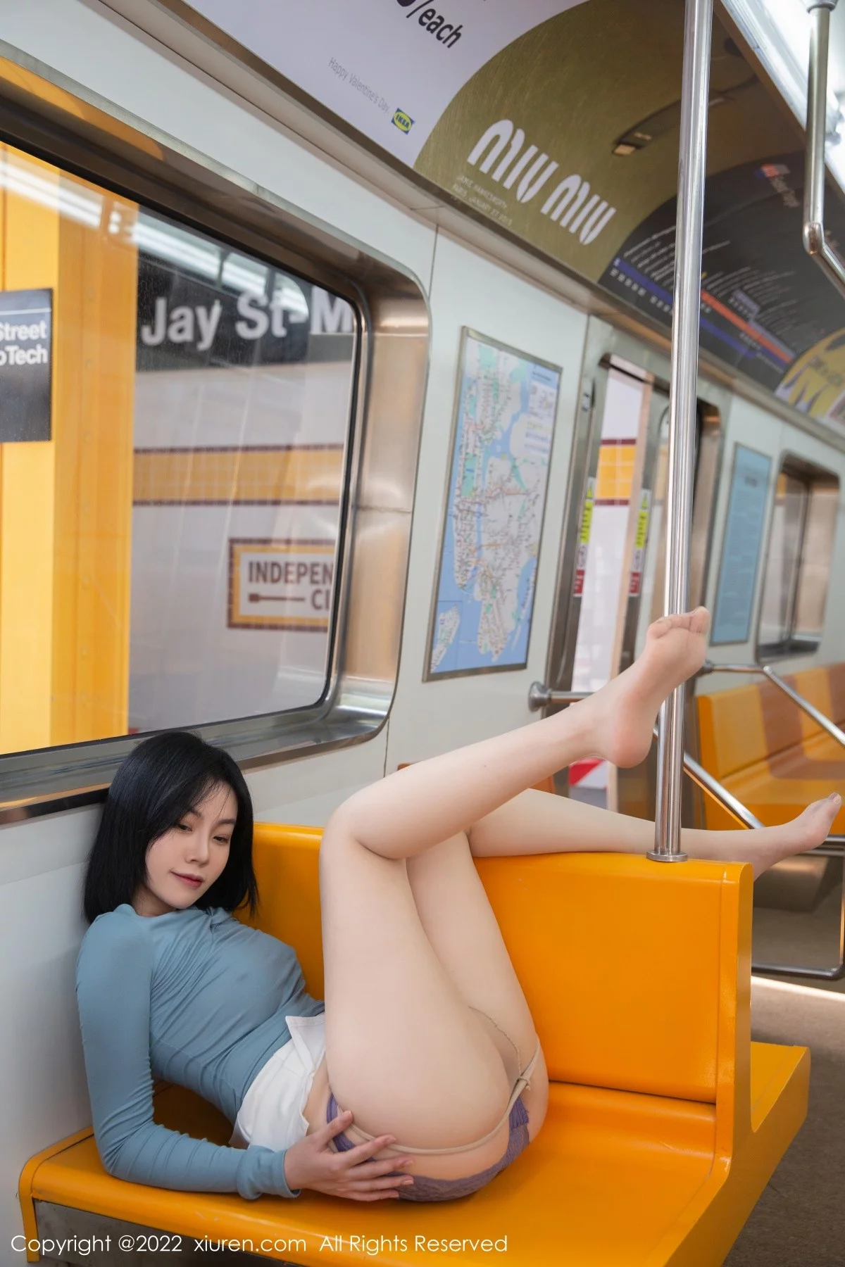 [[XiuRen秀人网]秀人网]No.4702_模特一颗甜蛋黄a珠三角旅拍动车上撩短裙露蕾丝内裤诱惑写真70P