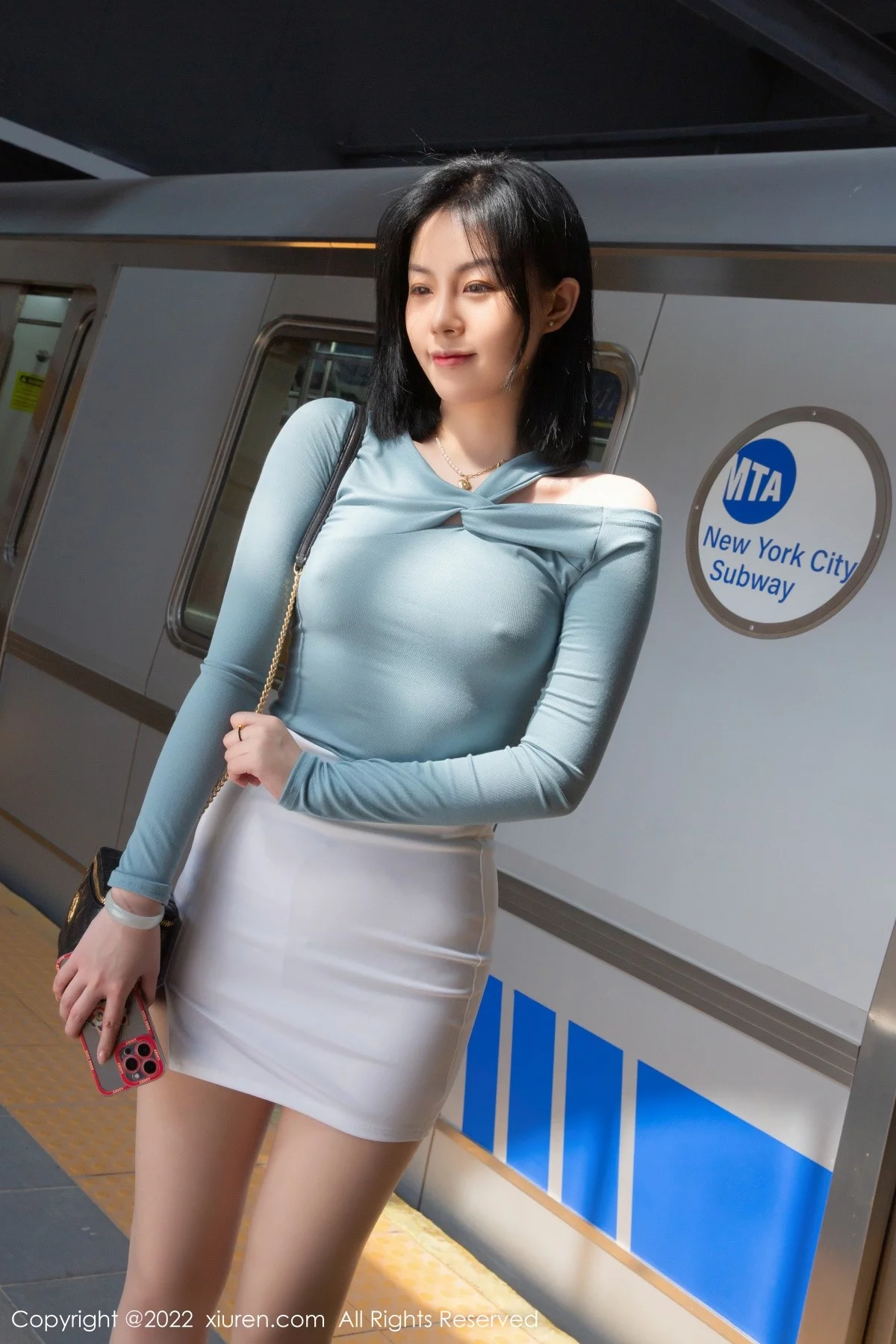 [[XiuRen秀人网]秀人网]No.4702_模特一颗甜蛋黄a珠三角旅拍动车上撩短裙露蕾丝内裤诱惑写真70P