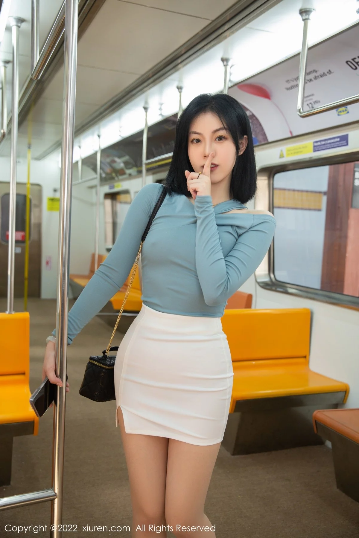 [[XiuRen秀人网]秀人网]No.4702_模特一颗甜蛋黄a珠三角旅拍动车上撩短裙露蕾丝内裤诱惑写真70P