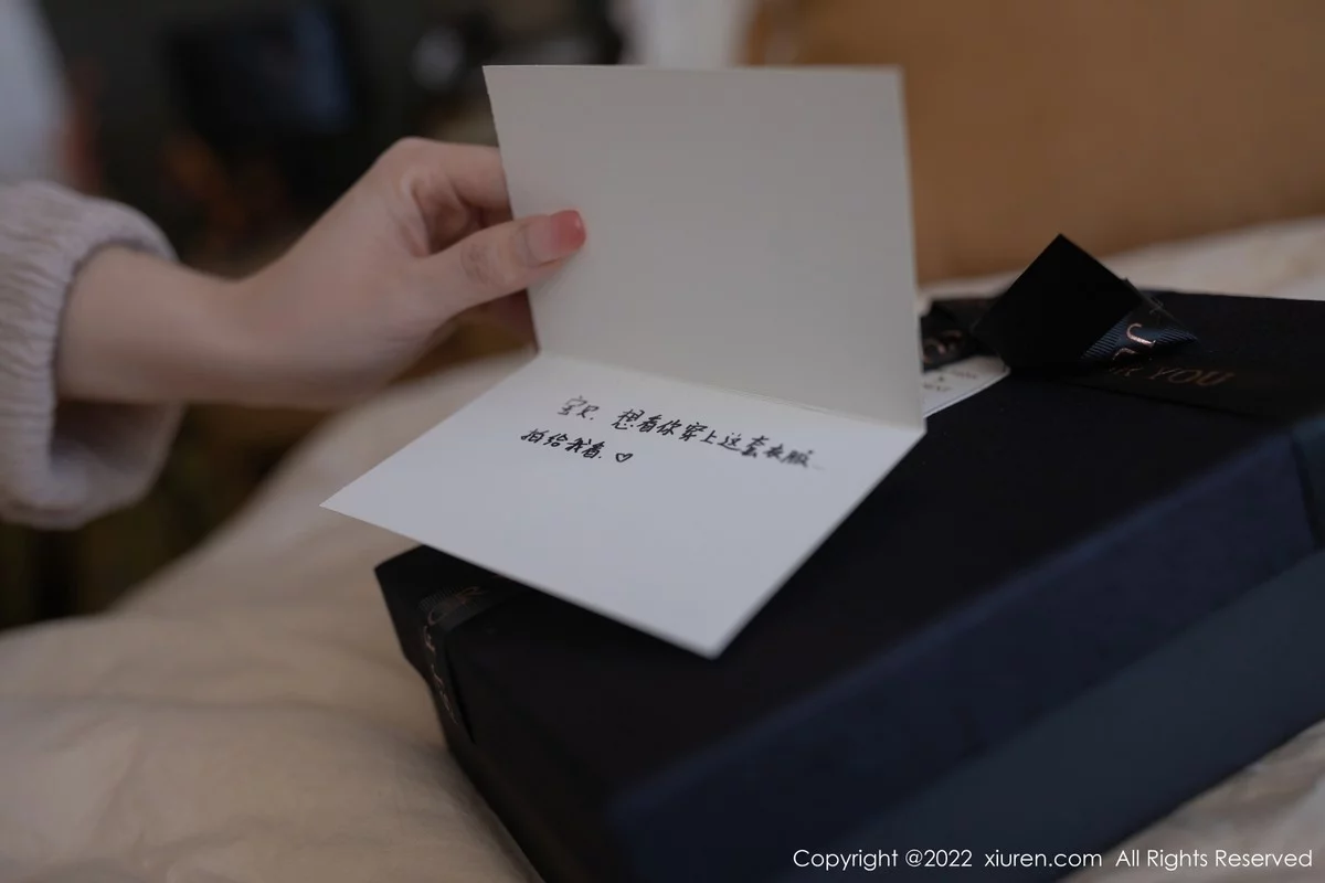 [[XiuRen秀人网]秀人网]No.4705_模特鱼子酱Fish三亚旅拍白色缕空吊带配红短裙原色丝袜诱惑写真80P