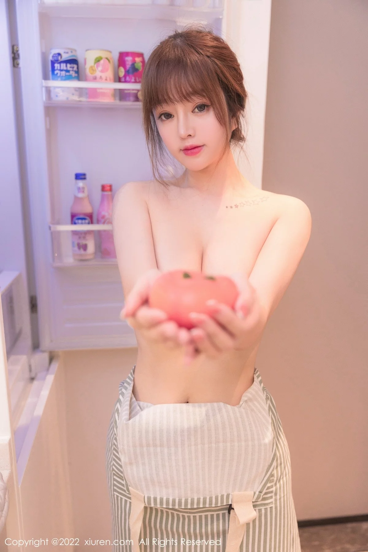 [[XiuRen秀人网]秀人网]No.4706_女神王雨纯居家美厨娘私房真空吊带围裙秀傲人上围迷人诱惑写真51P