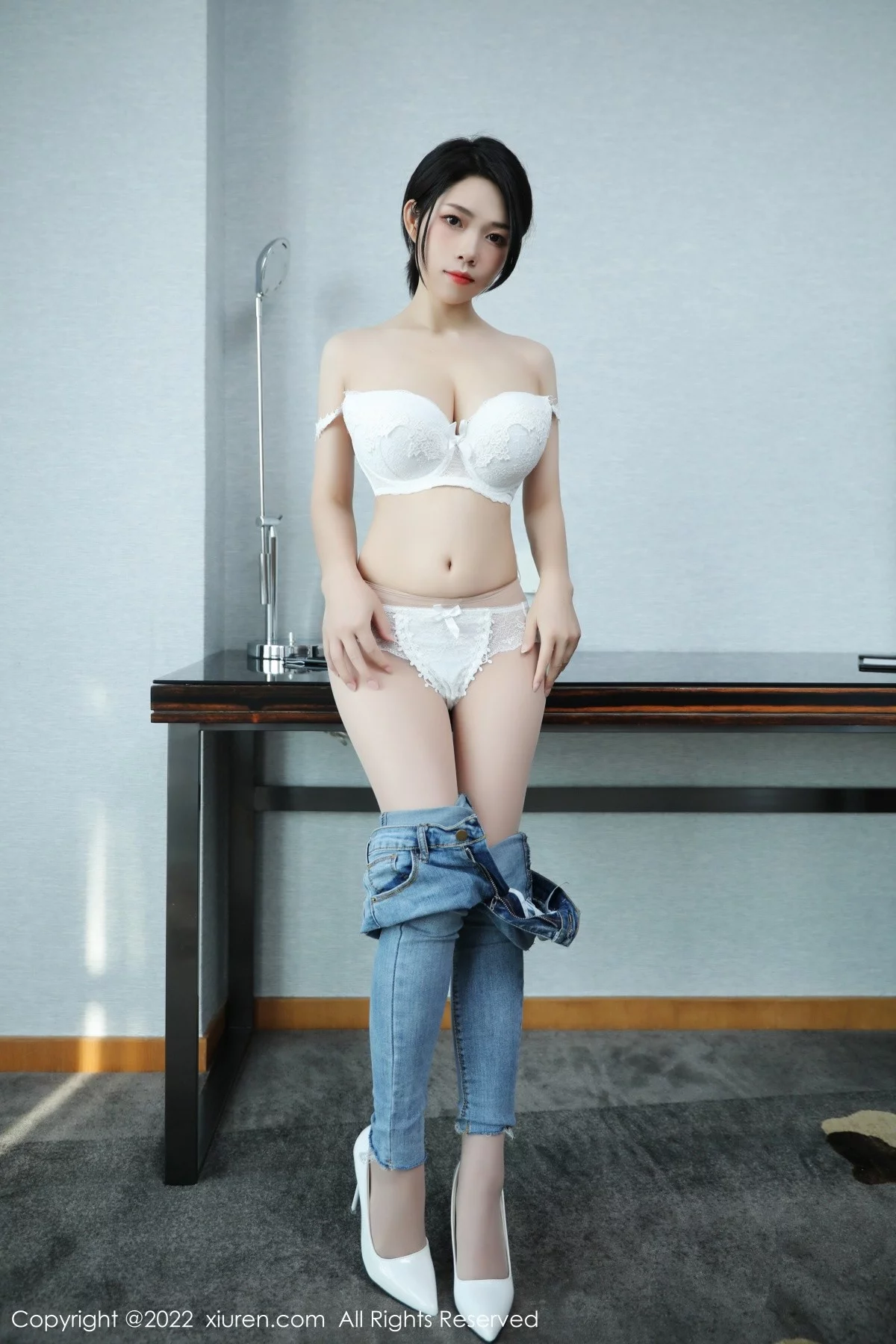 [[XiuRen秀人网]秀人网]No.4711_模特娜娜子呀私房半脱露性感白色蕾丝内衣配肉丝裤袜诱惑写真72P