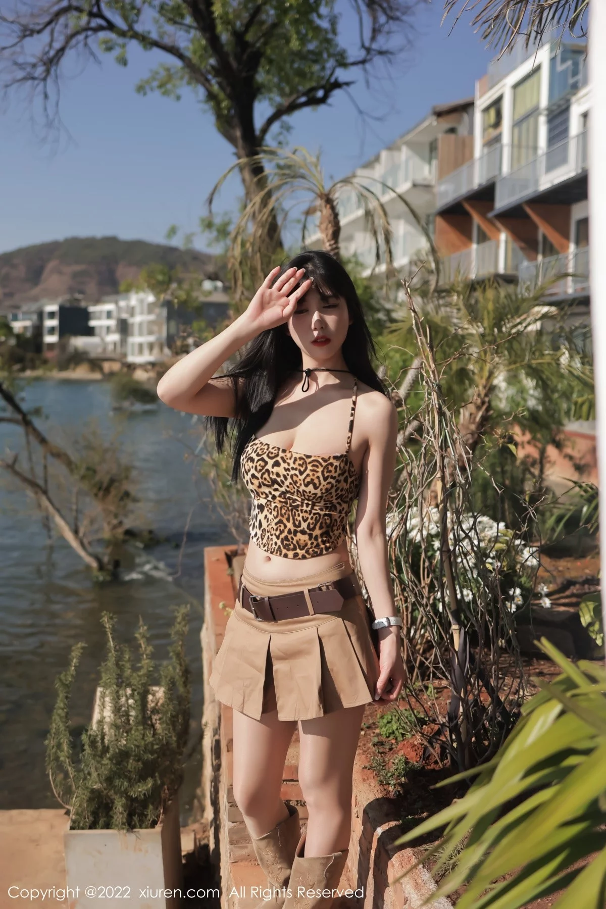 [[XiuRen秀人网]秀人网]No.4715_模特李雅柔182CM大理旅拍户外豹纹吊带衣配短裙迷人诱惑写真45P