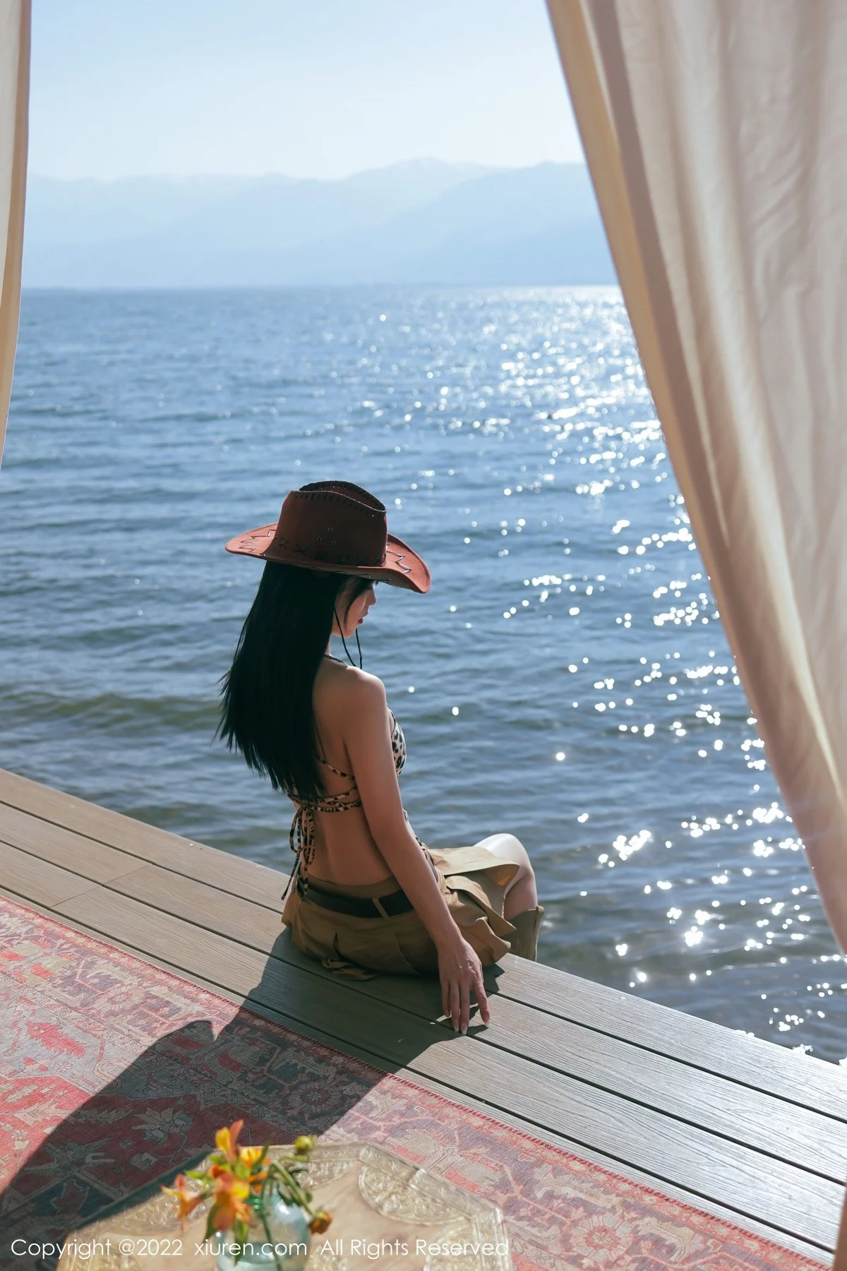 [[XiuRen秀人网]秀人网]No.4715_模特李雅柔182CM大理旅拍户外豹纹吊带衣配短裙迷人诱惑写真45P