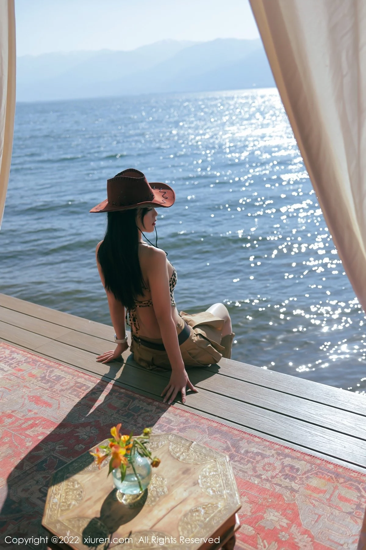 [[XiuRen秀人网]秀人网]No.4715_模特李雅柔182CM大理旅拍户外豹纹吊带衣配短裙迷人诱惑写真45P